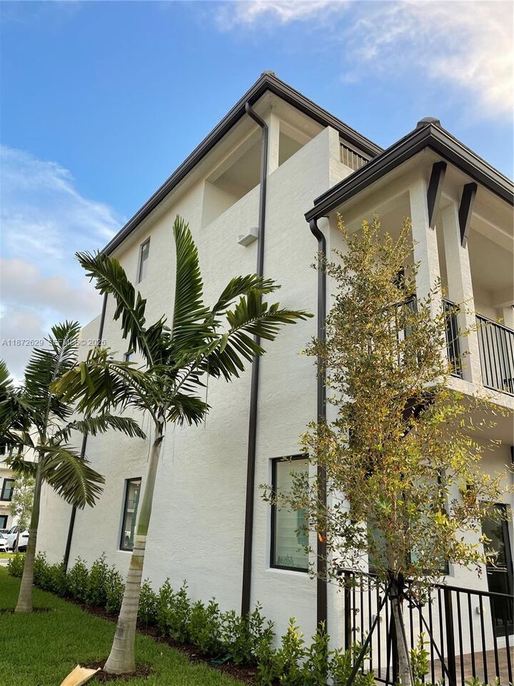 Property Photo:  8118 NW 42nd St  FL 33166 