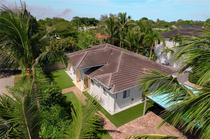 6495 SW 83rd St  Miami FL 33143 photo