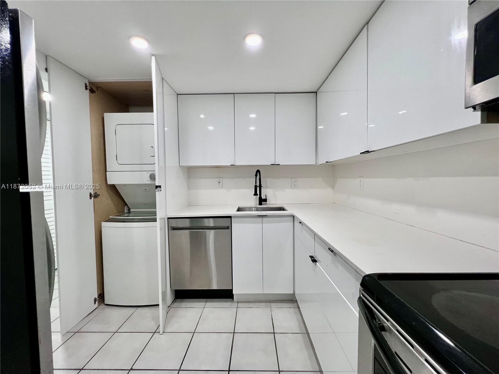 Property Photo: 805 SW 30th St A FL 33315