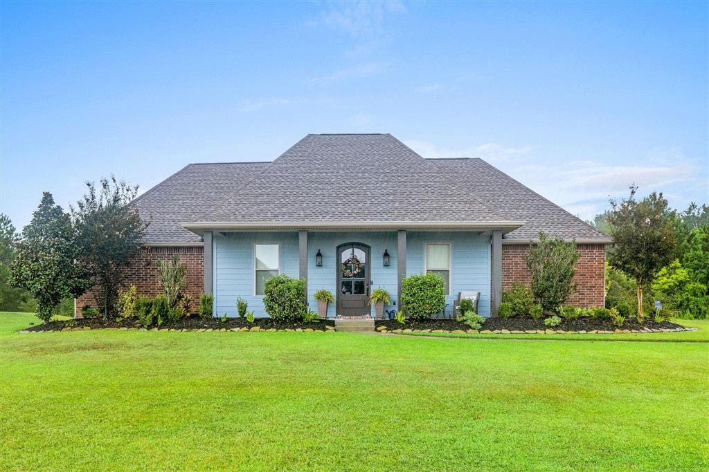 Property Photo: 3075 Mesa Lane LA 70611