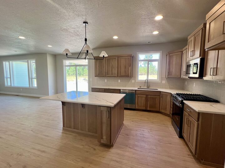 Property Photo: 12822 S Sherman Rd WA 99224