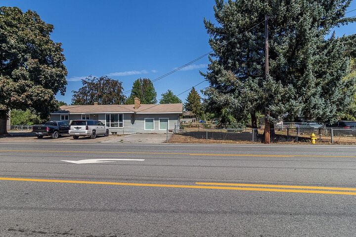Property Photo: 10821 / 10823 E Mission Ave WA 99209