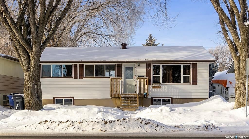 Photo de la propriété:  325 W Avenue N  SK S7K 1N3 