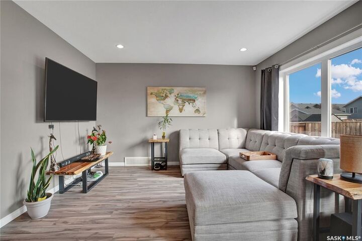 Property Photo: 466 Henick Crescent SK S7R 0J4