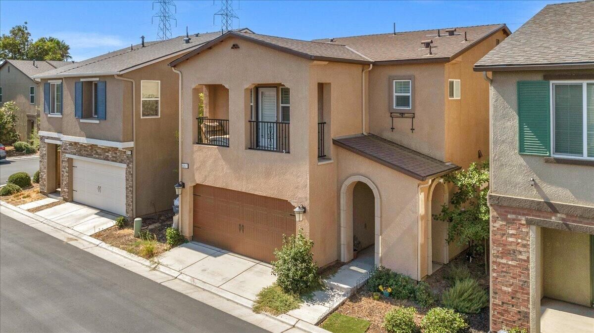 Property Photo: 6317 N Alta Vista Lane CA 93722