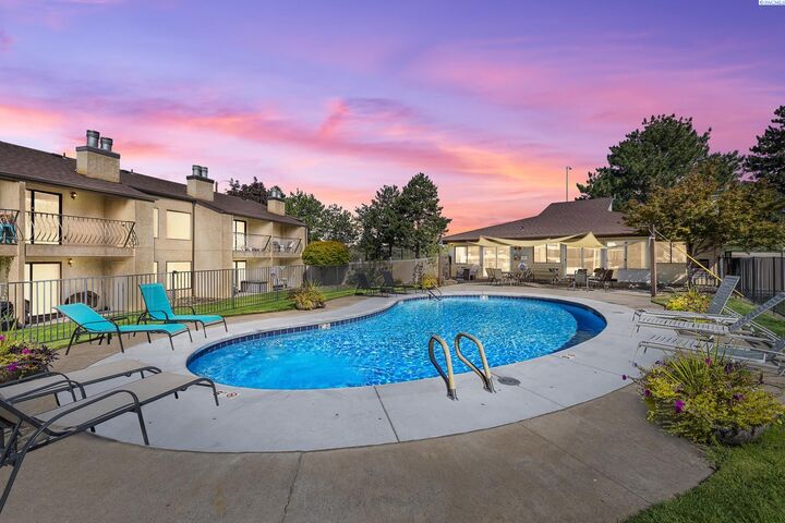 Property Photo: 303 Gage Blvd. #304 WA 99352