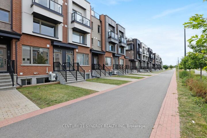 Photo de la propriété:  816 Mikinak Road S  ON K1K 5A5 