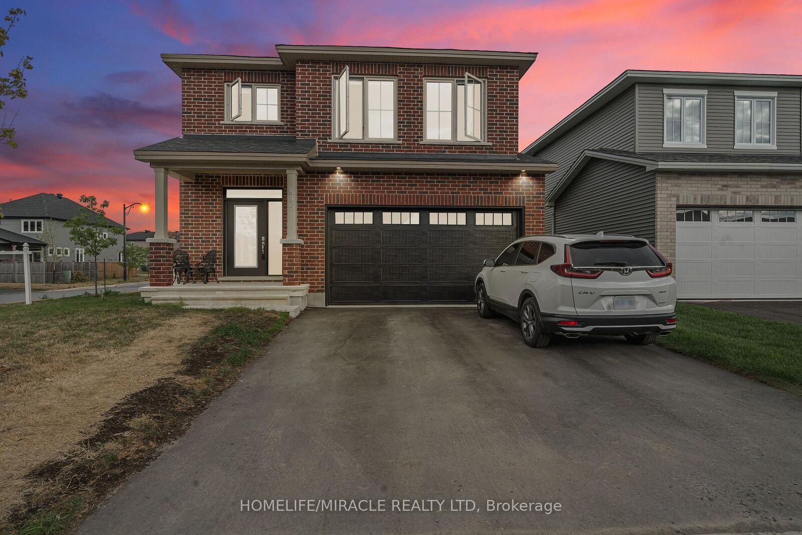 Property Photo: 896 Sendero Way ON K2S 2W8