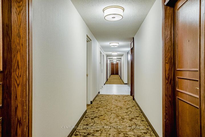 Photo de la propriété:  2545 Erin Centre Boulevard 1404  ON L5M 5H6 