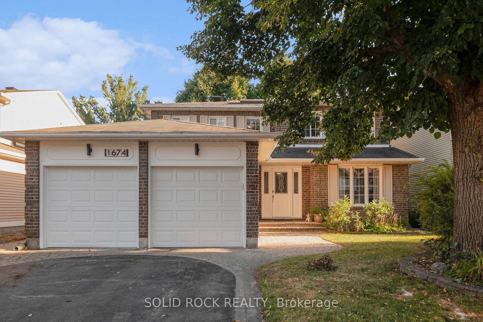 Photo de la propriété: 1674 Sansonnet Street S ON K1C 5Y6