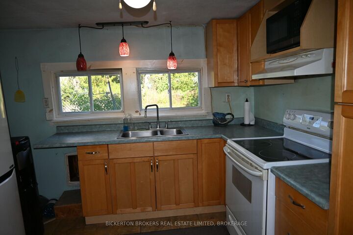 Property Photo:  85 Pykeview Drive N  ON K7G 2V3 
