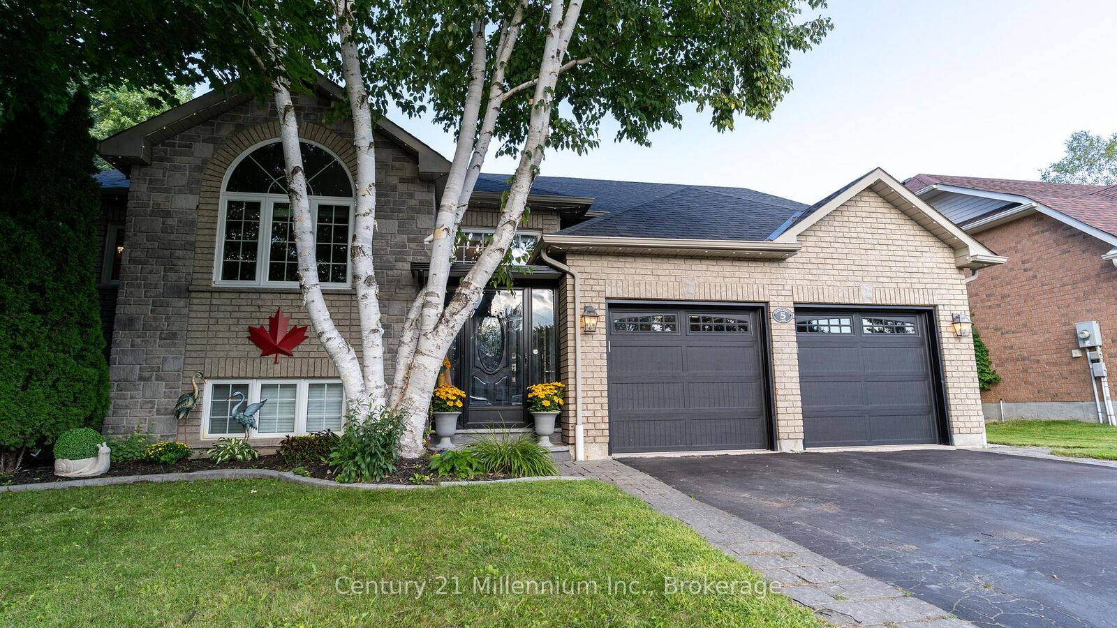 Property Photo: 5 Sugar Maple Lane ON L9Z 1P4