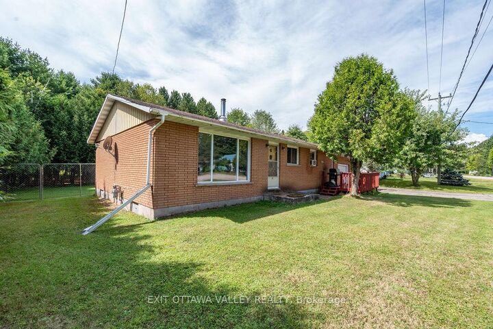 Property Photo:  19 Ottawa Street  ON K0J 1J0 