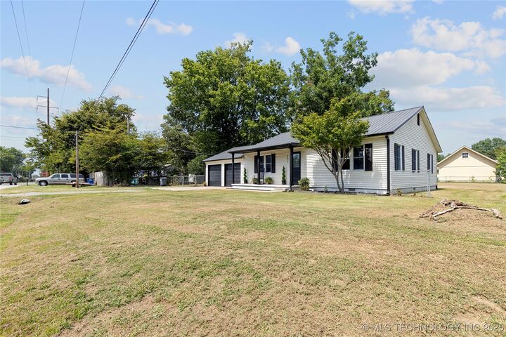Property Photo:  907 SE 4th Street  OK 74467 