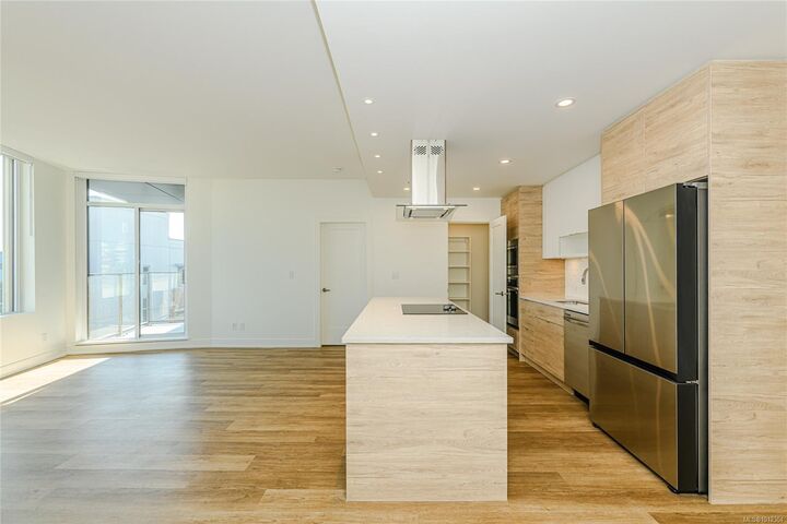 1628 Store St 902 — photo 1