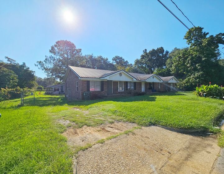 Property Photo: 306 Elsom St GA 31705