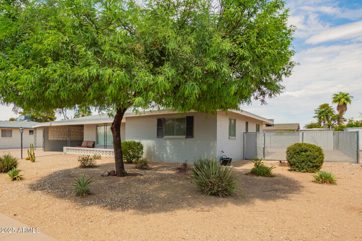 Property Photo: 5252 E Des Moines Street AZ 85205