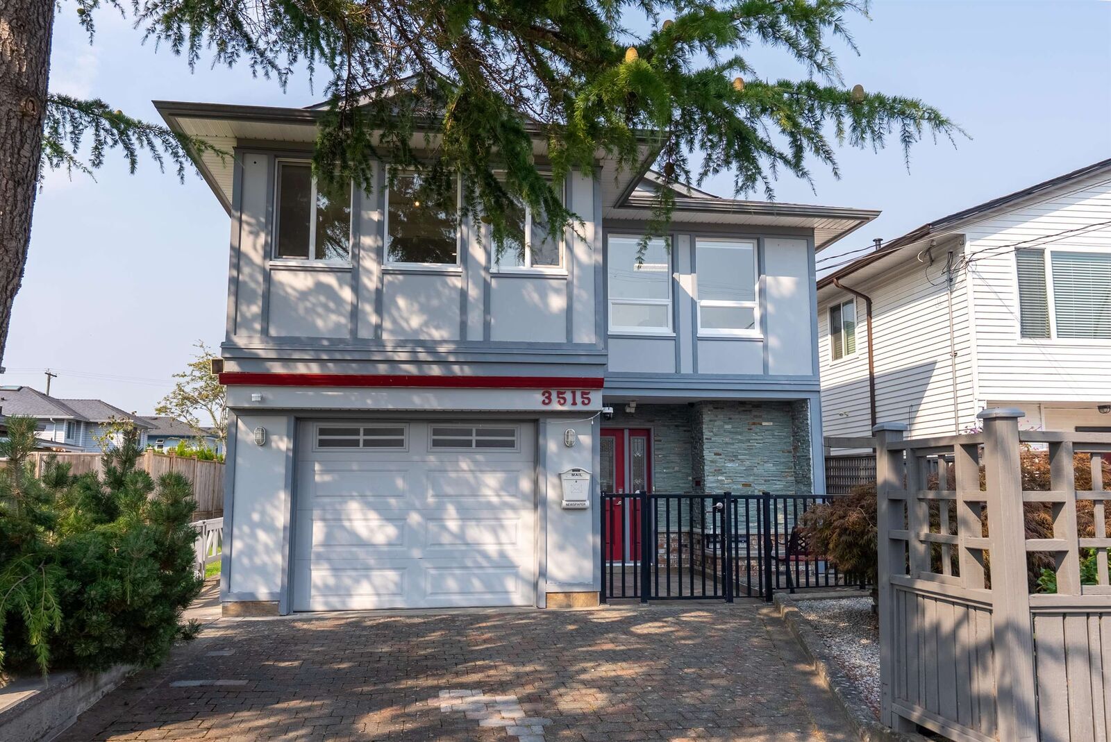 Photo de la propriété:  3515 Richmond Street  BC V7E 2W2 