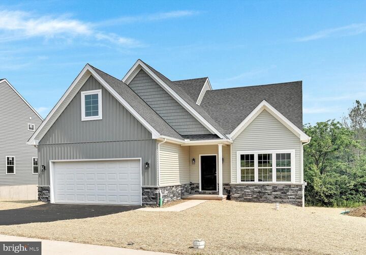 Property Photo:  8 Lantern Court  PA 17013 