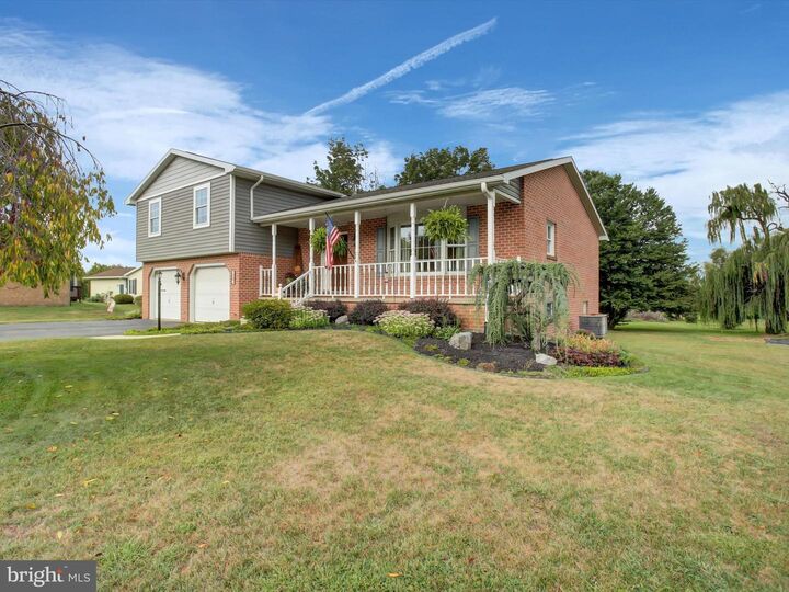 Property Photo:  18 Hearthside Lane  PA 17225 