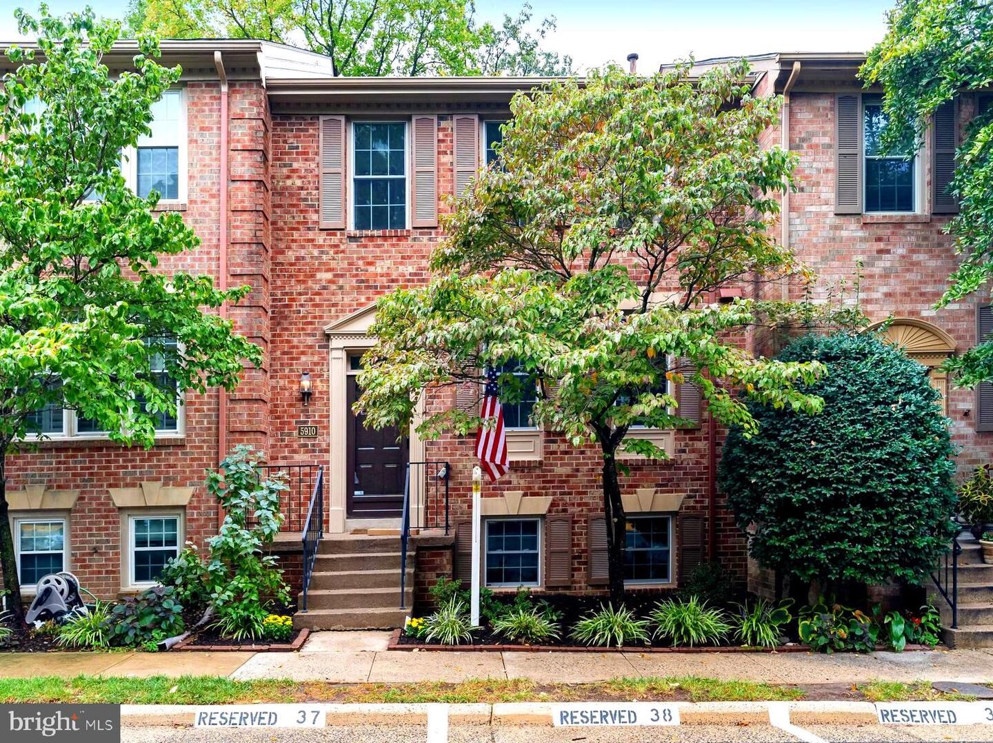 Property Photo: 5910 Woodfield Estates Drive VA 22310