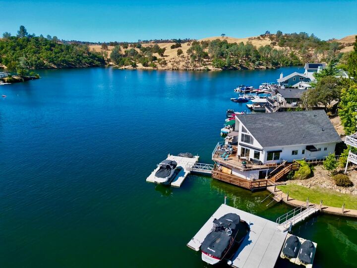 Property Photo:  466 Thomson Lane  CA 95228