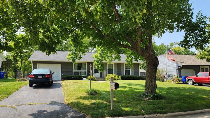 6505 Brookview Lane  Cedar Rapids IA 52402 photo