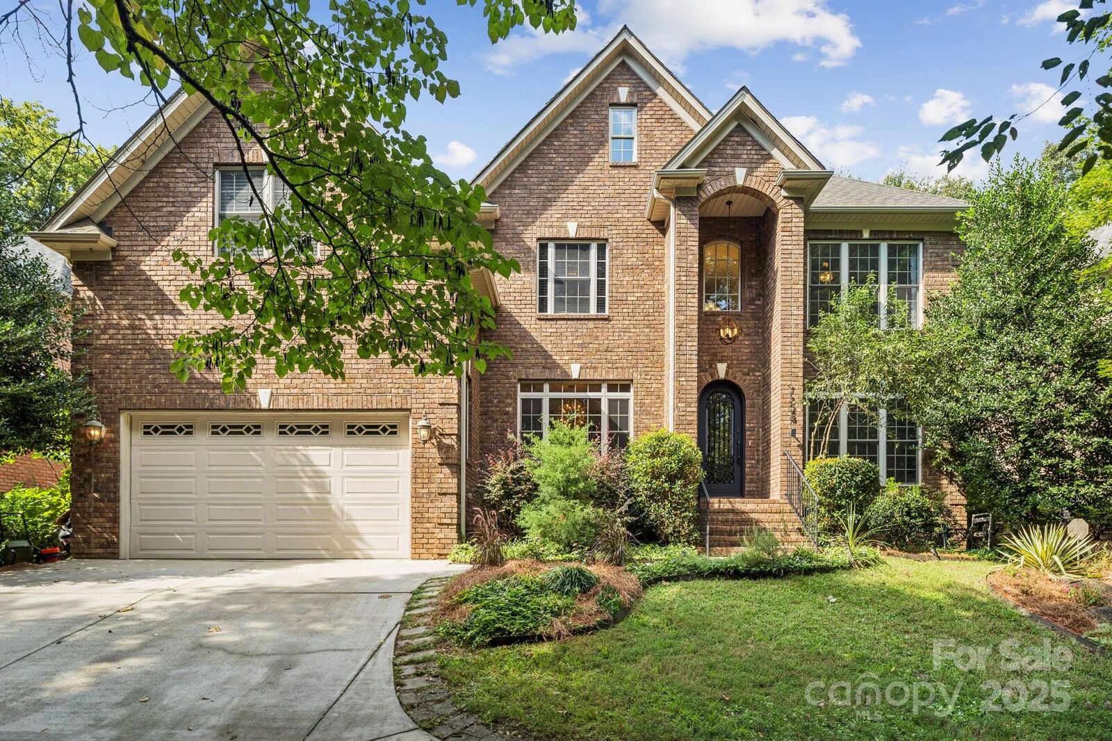 Property Photo: 7328 Summerlin Place NC 28226