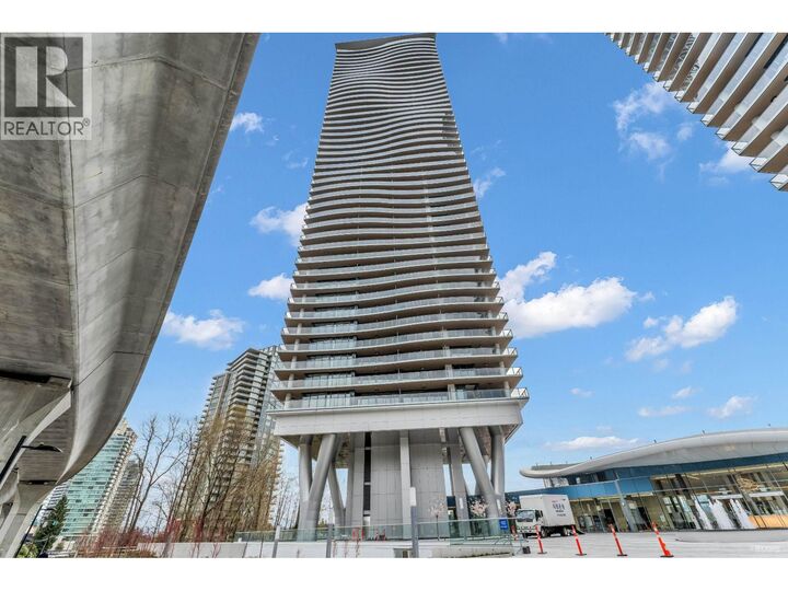 Photo de la propriété:  4880 Lougheed Highway 1301  BC V5C 0N1 