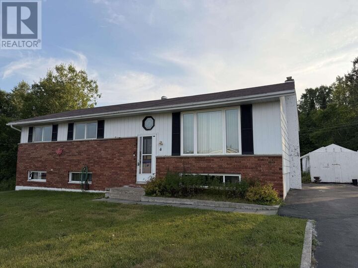 4 East Grove Cres — photo 1