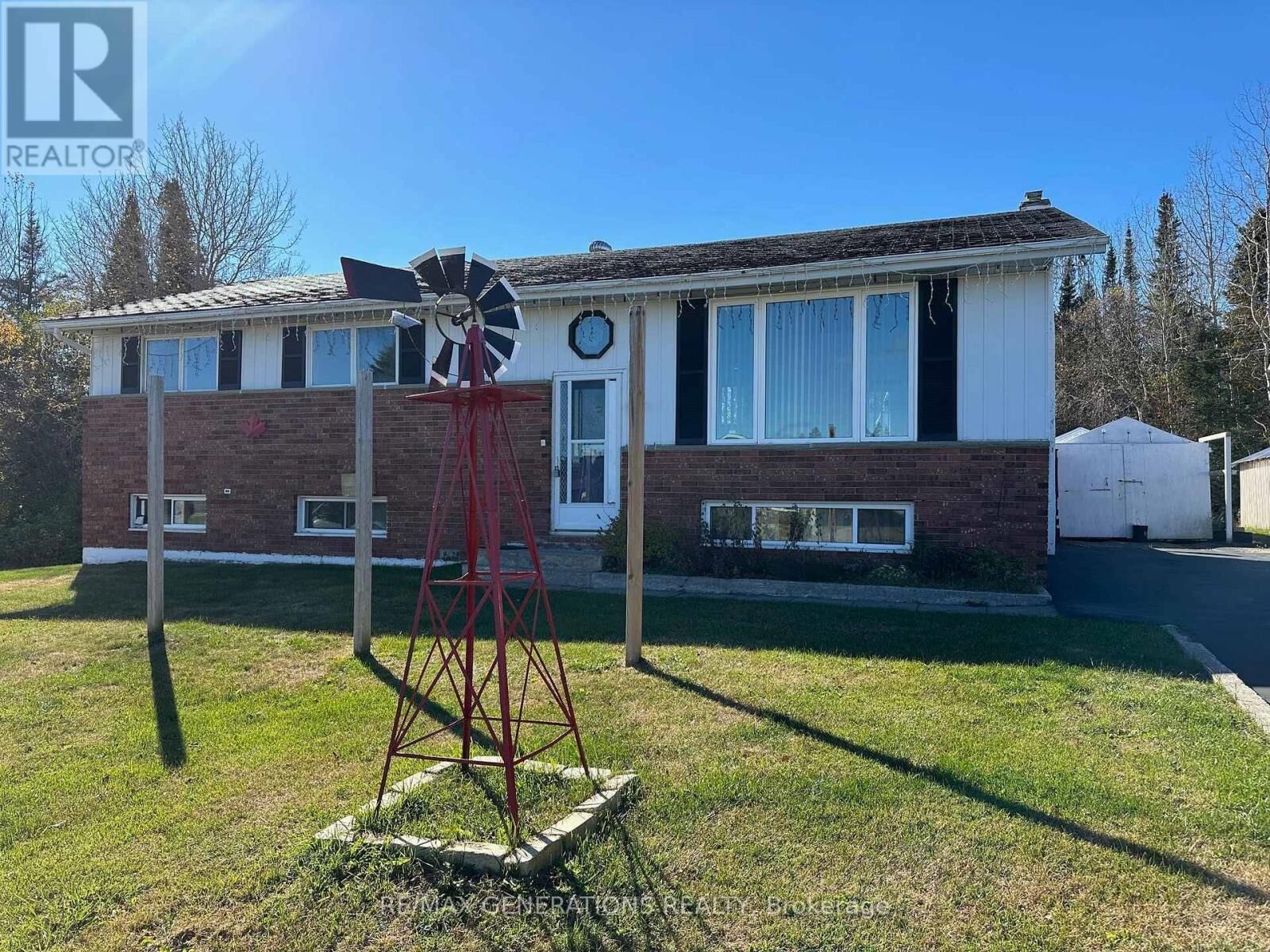 Property Photo: 4 East Grove Crescent ON P0T 2W0