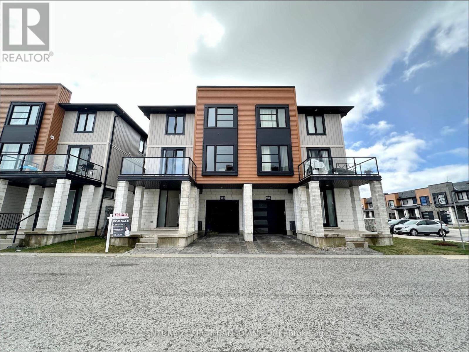 Property Photo: 961 Manhattan Way 961 ON N6H 5J9