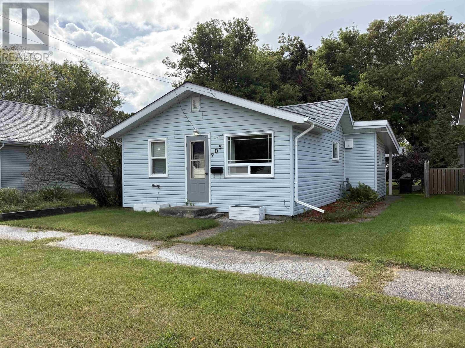 Property Photo: 905 McKenzie Ave N ON P9A 2B5