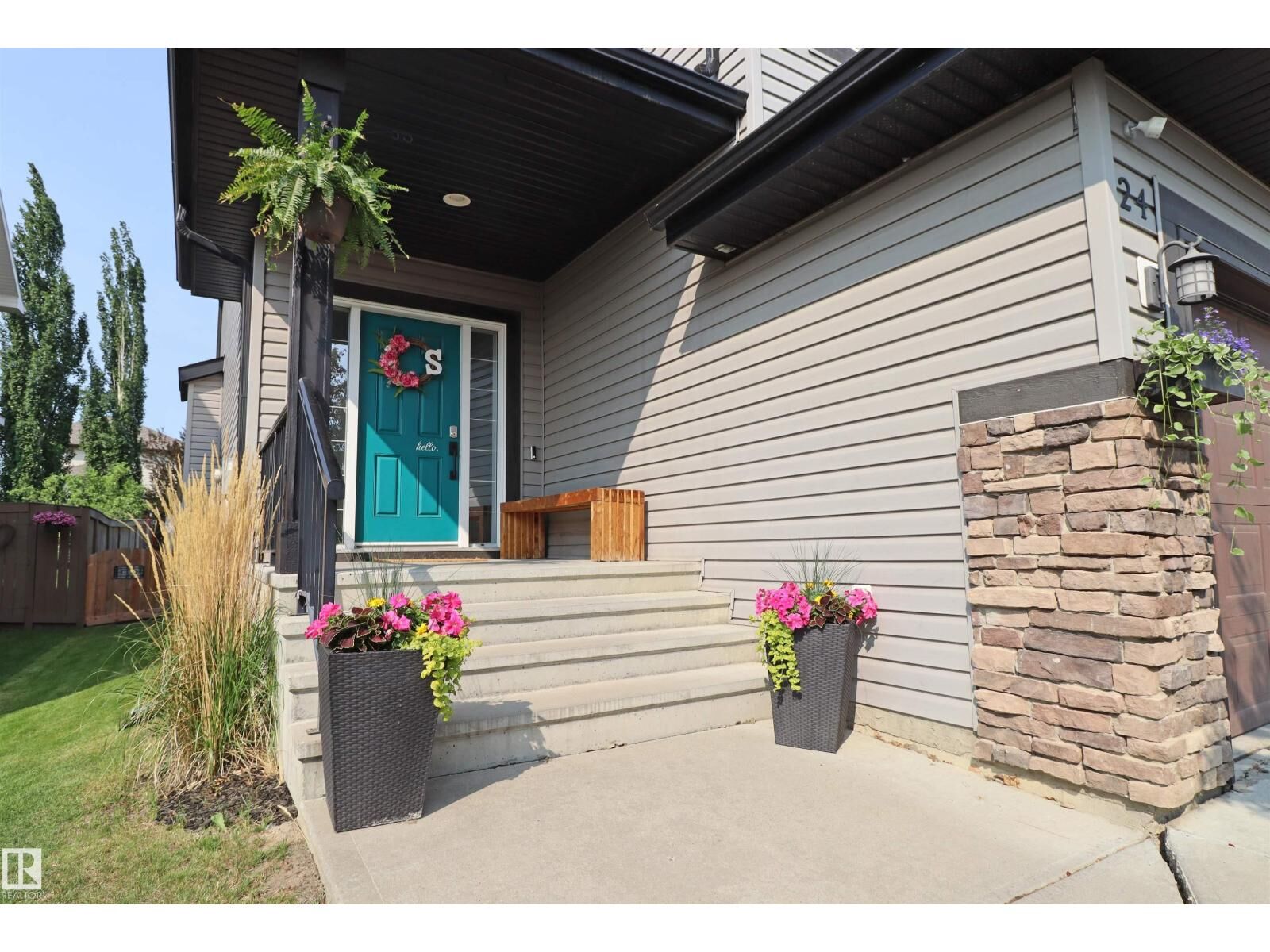 Property Photo: 24 Henderson Ld AB T7X 0C6