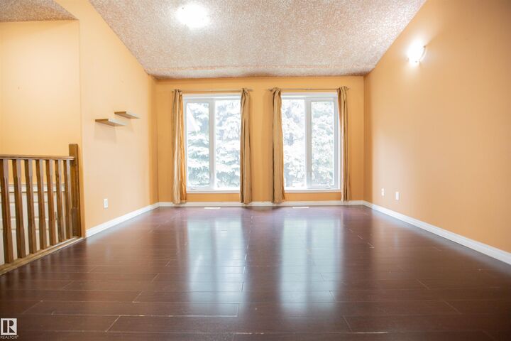 Photo de la propriété: 12422 88 Street NW AB T5B 3T2