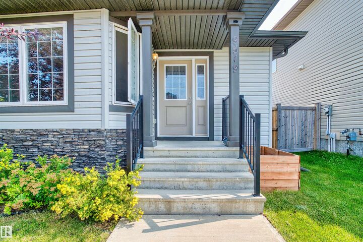 Property Photo: 9519 212 Street NW AB T5T 4J6