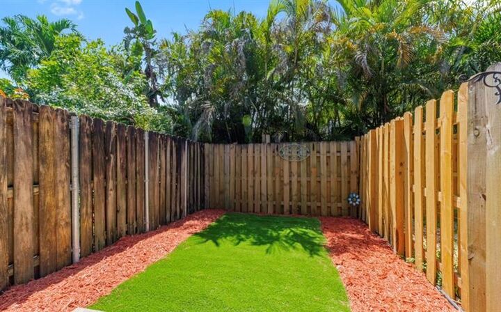 Property Photo:  6131 SW 42nd Ct  FL 33314 