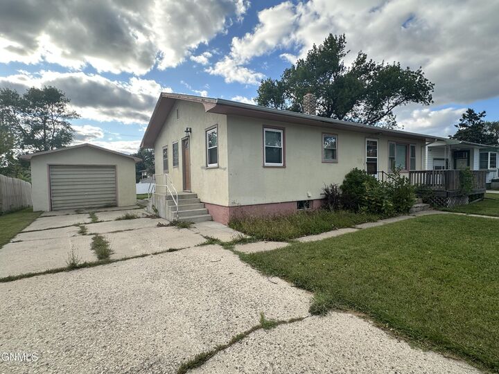 1627 4th Avenue NE  Jamestown ND 58401 photo