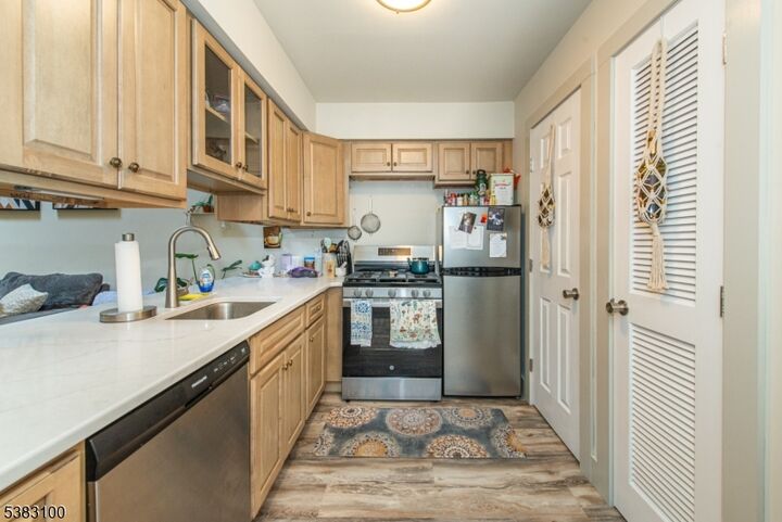 Property Photo:  5 Deer Valley Ln Unit 10  NJ 07462
