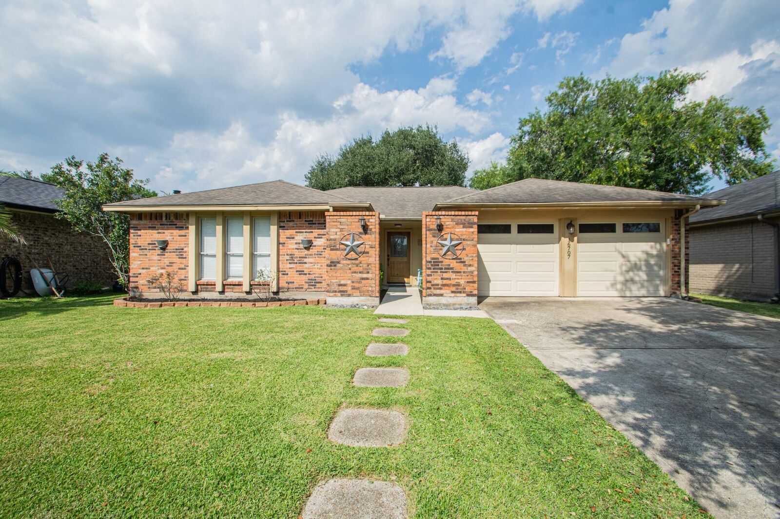 Property Photo:  16707 Schooners Way  TX 77546 