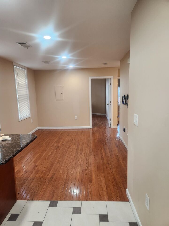 Property Photo:  352 Woodlawn Ave 2  NJ 07304 