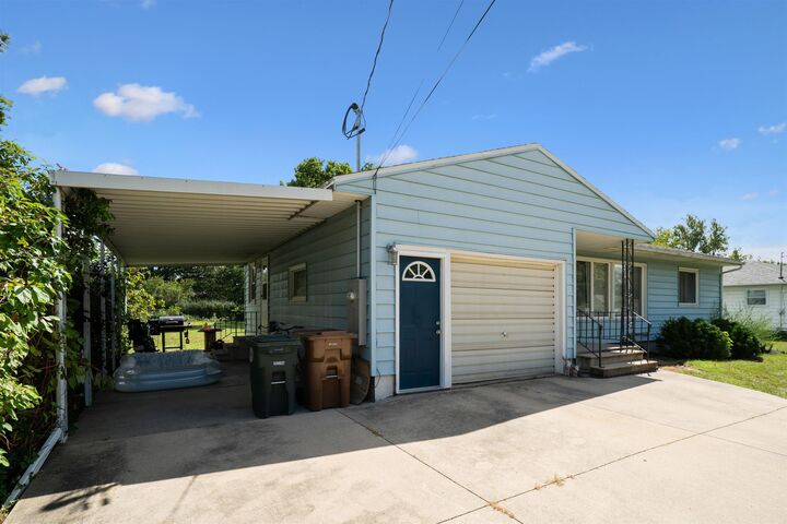 Property Photo:  124 Ruby Drive  IA 50702 