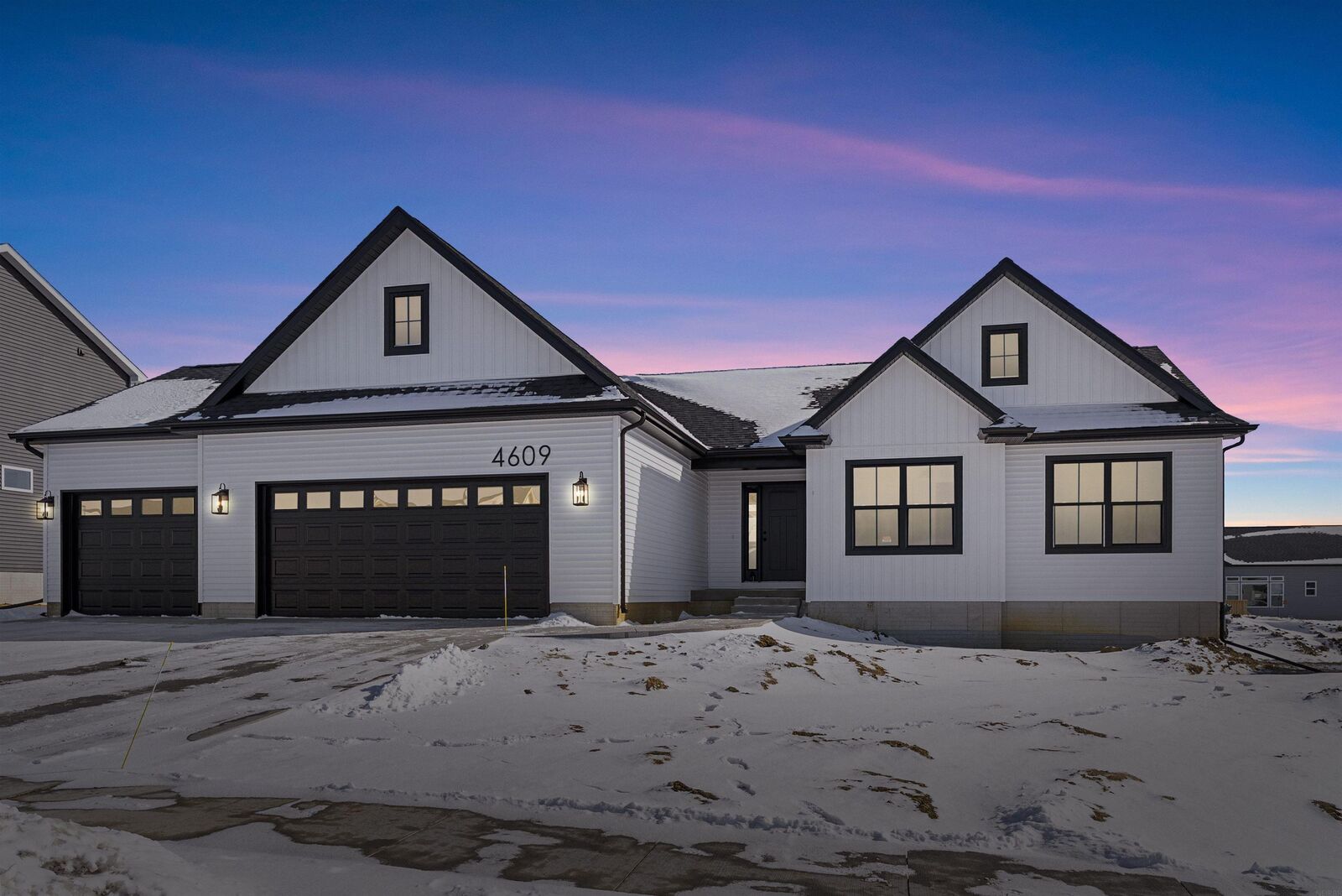 Property Photo:  4609 Sonoma Drive  IA 50613 