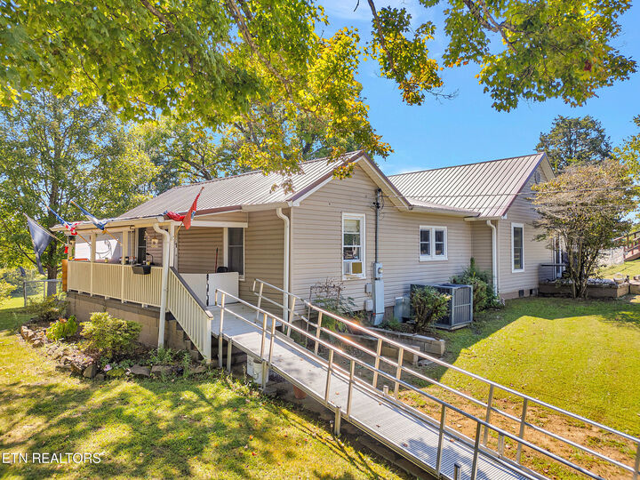 Property Photo: 4721 Wise Springs Rd TN 37918