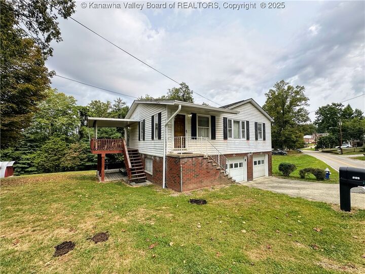 Property Photo:  2195 Oakridge Drive  WV 25311