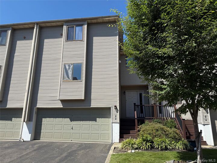 Property Photo:  9 Isabel Court  NY 10954 