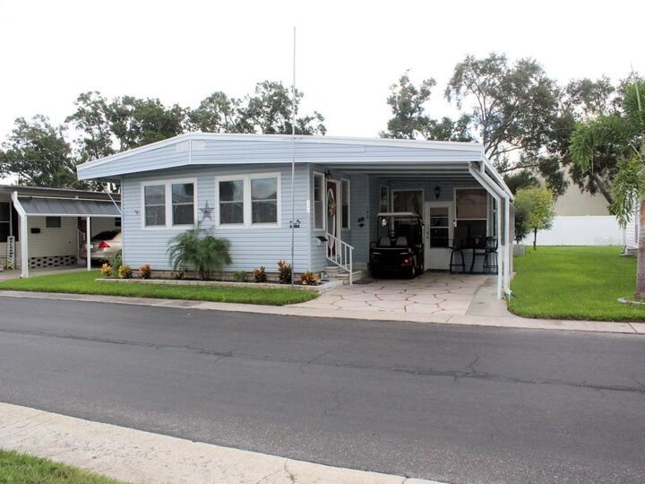 Property Photo:  140 Pindo Palm Street W  FL 33770 