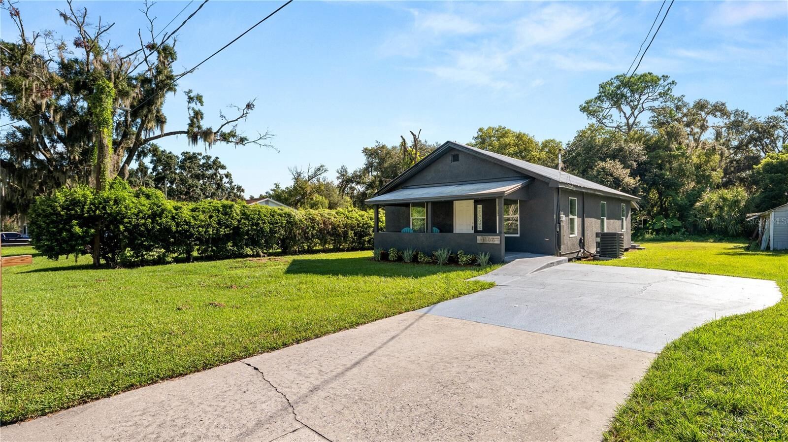 Property Photo: 1106 Powell Street FL 33563
