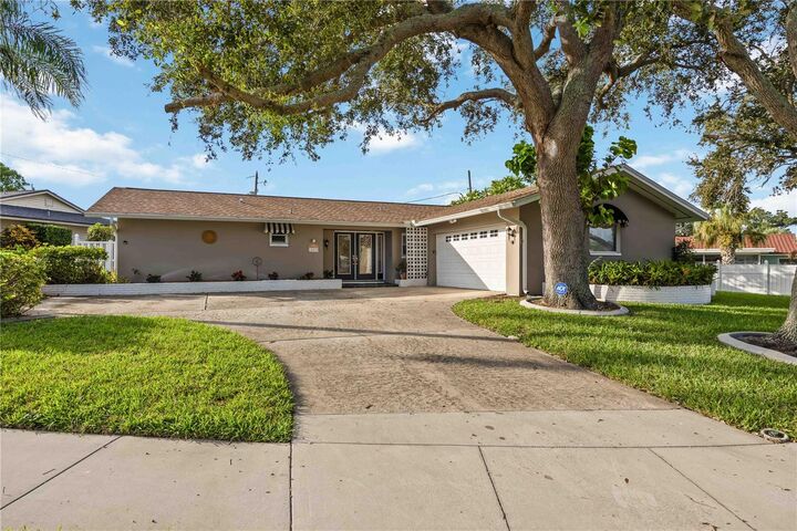 Property Photo: 14039 Leeward Drive FL 33776