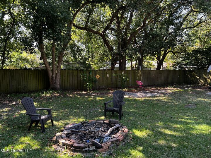 Property Photo: 865 Market Street MS 39567